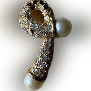 VINTAGE Candy cane diamond/gold/ruby rhinestone with pearl brooch, 2”L x…